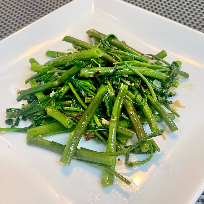 すぐ出来て美味しい♡空芯菜のニンニク炒め